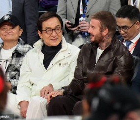 组图：成龙贝克汉姆助阵NBA中国赛 姚明马云亮相
        
    组图：成龙贝克汉姆助阵NBA中国赛 姚明马云亮相